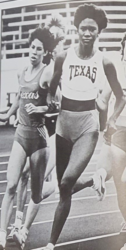  Karol Davidson and Eileen Ellig lead the 1500 meter  