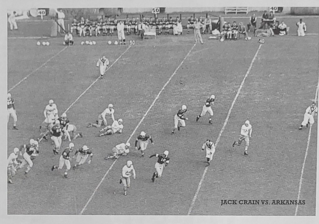 This image has an empty alt attribute; its file name is 1939-Texas-beats-Arkansas-with-seconds-to-play-with-Jack-Crain-catching-the-ball-of-a-trick-play-for-the-touchdown--1024x720.jpg