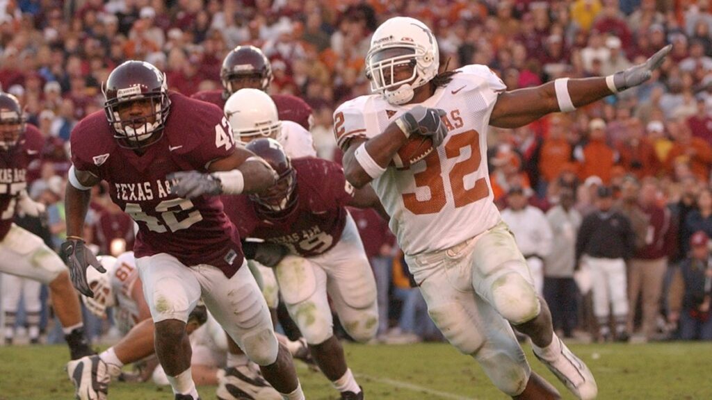 This image has an empty alt attribute; its file name is 2003-Cedric-Benson-vs.-aggies-1024x576.jpg